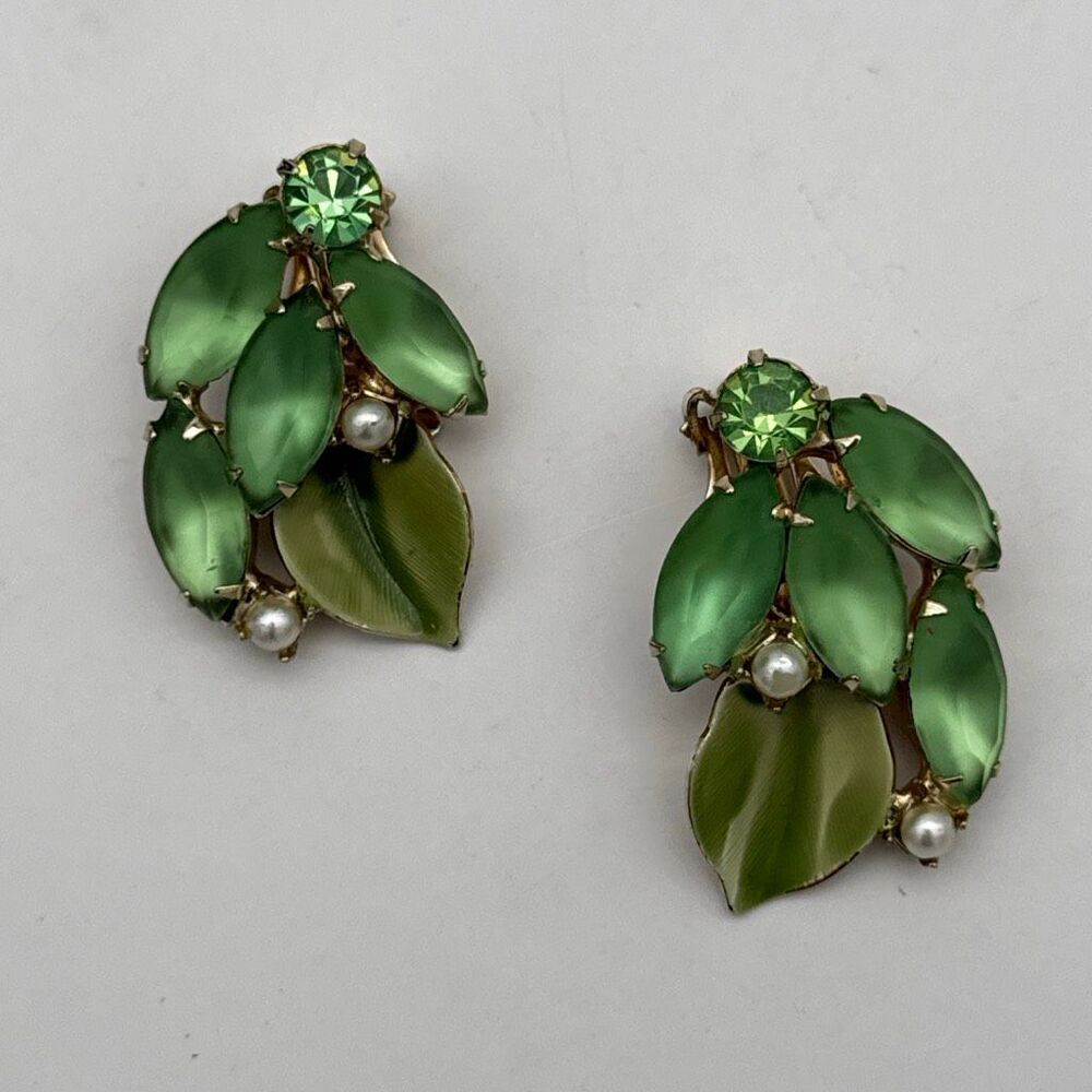 Vintage Weiss Green Frosted Glass Leaf Clip On Earrings 1960s Signed Gold‎ Tone